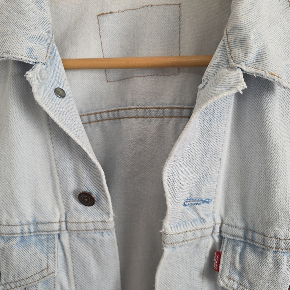 Vintage Levis Light Wash Denim Jean Jacket - Picture 3 of 10